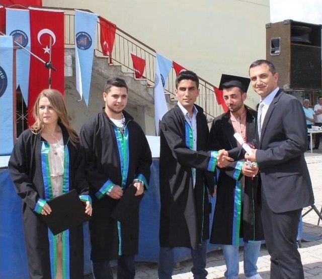 Korkuteli Meslek Yüksek Okulunda Mezuniyet Coşkusu 1