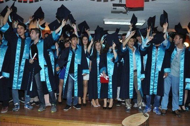 Sabiha Gökçen Teknik Ve Endüstri Meslek Lisesi’nde Mezuniyet Töreni