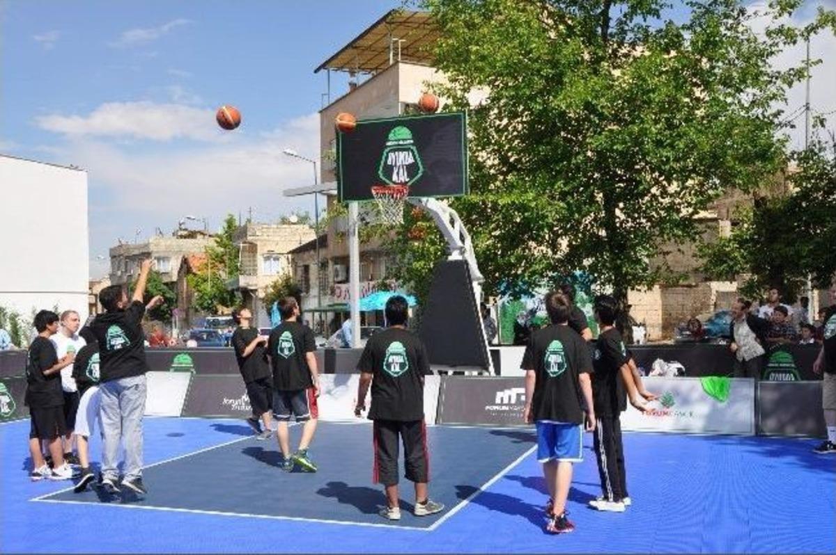 İbrahim Kutluay Gen&ccedil;lerle Buluştu