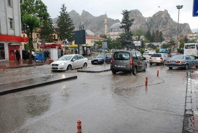 Tokat’ta Yağmur Araç Trafiğini Etkiledi