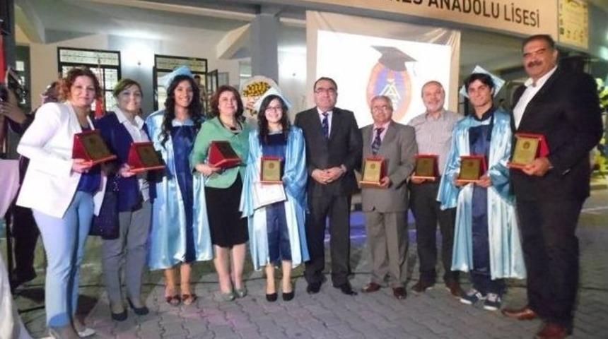 Menderes Anadolu Lisesi 6. Mezunlarını Uğurladı