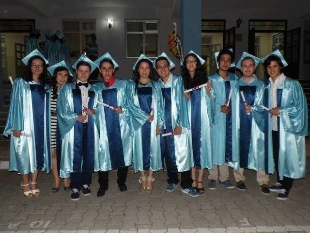 Menderes Anadolu Lisesi 6. Mezunlarını Uğurladı 2