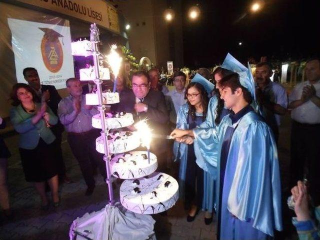 Menderes Anadolu Lisesi 6. Mezunlarını Uğurladı 3