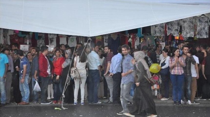 Yağmur Esnaf Ve Vatandaşa Zor Anlar Yaşattı