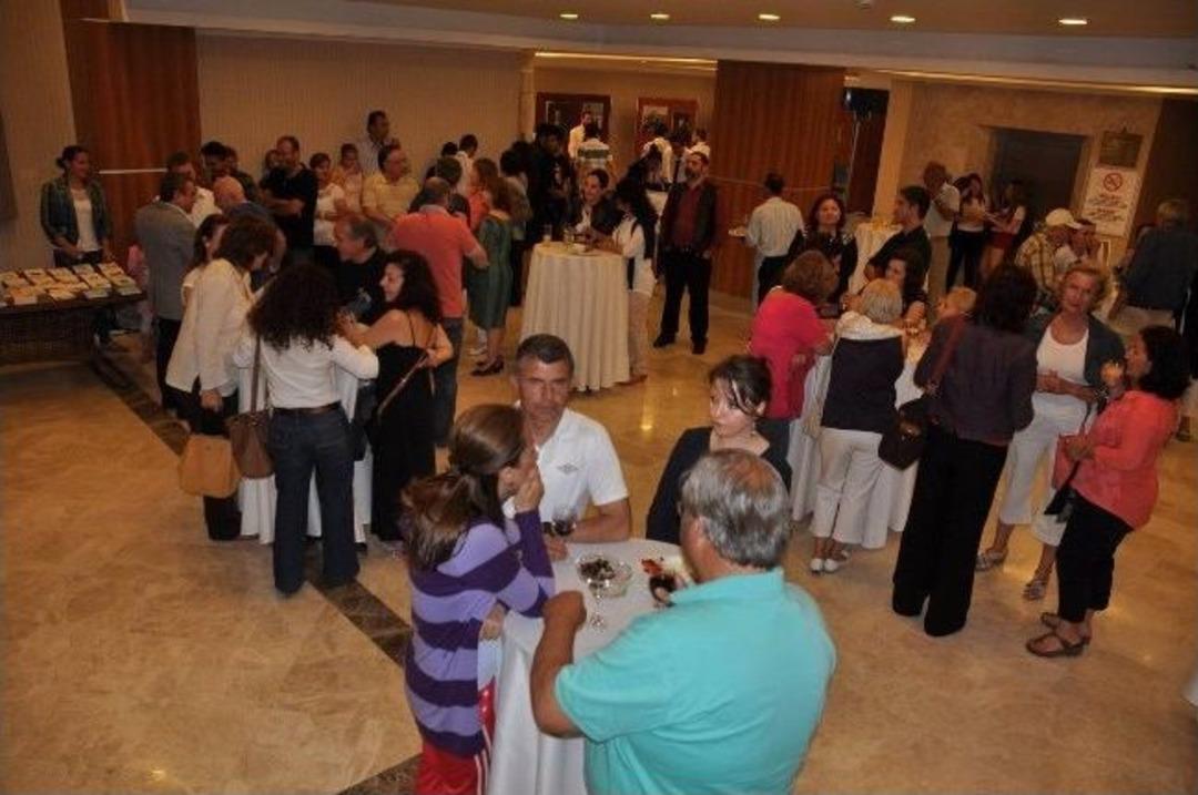 Nazım Hikmet, &Ouml;l&uuml;m&uuml;n&uuml;n 51. Yılında Kuşadası&rsquo;nda Anıldı