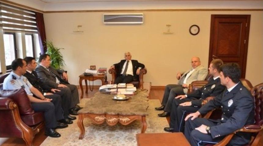 Vali Pomem &Ouml;ğrencilerini Kabul Etti