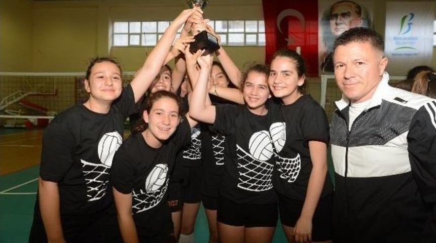 Filenin Minik Sultanları Kupalarını Aldı