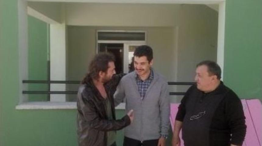 İlkokul &Ouml;ğrencilerine Halil Sezai S&uuml;prizi