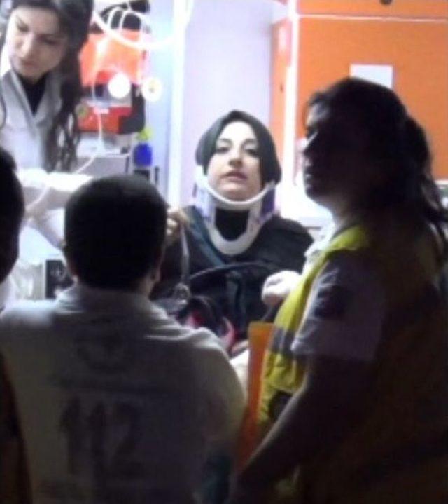 3 Kişinin Yaralandığı Kazaya Bakan S&uuml;r&uuml;c&uuml;, Yayaya &Ccedil;arptı 1