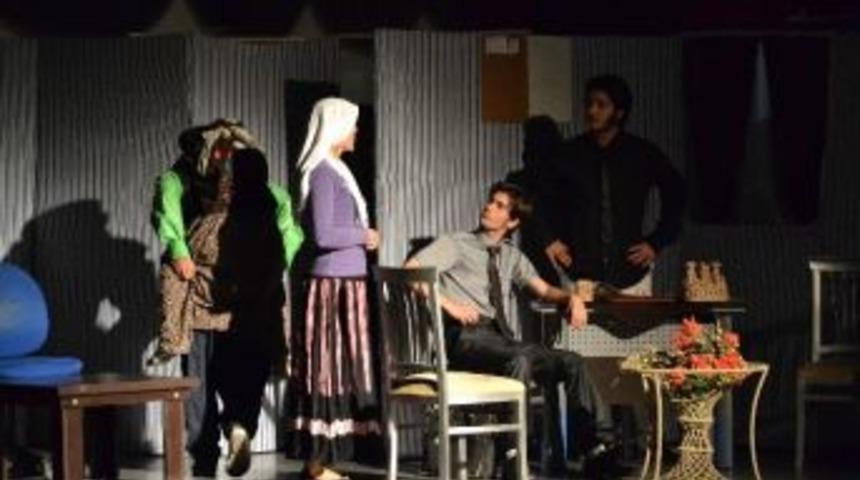 'reis Bey' Adlı Tiyatro Oyunu Sahnelendi