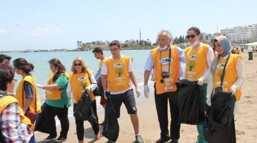 Yumurtalık Plajı'nda &Ccedil;evre Temizliği