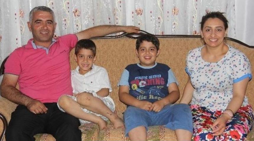 Vali Coş, Kardeşlere "kulak" Verdi