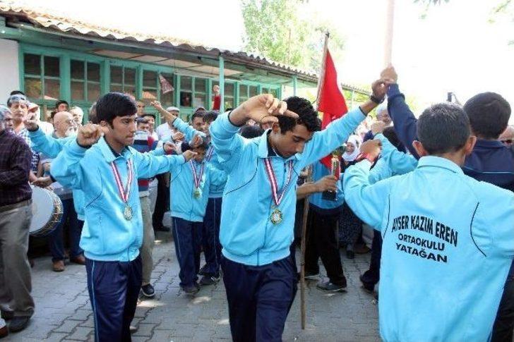 Şampiyonlara Davul Zurnalı Karşılama G1