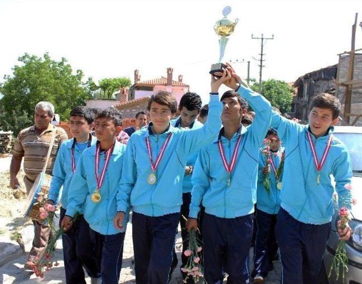 Şampiyonlara Davul Zurnalı Karşılama G3