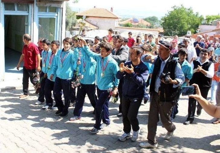 Şampiyonlara Davul Zurnalı Karşılama G4