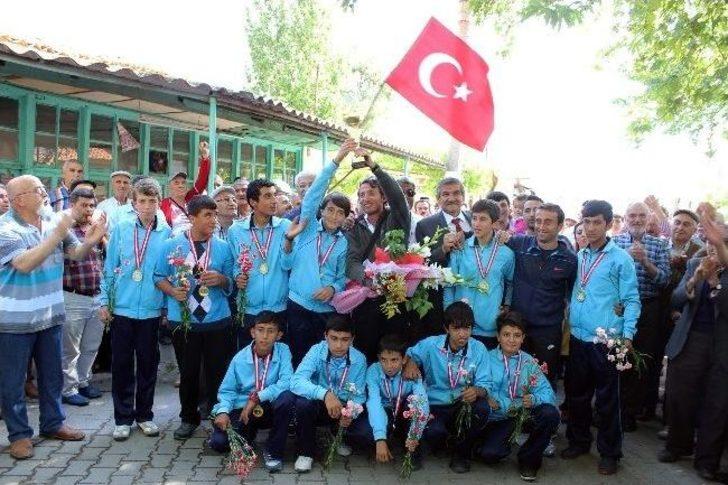 Şampiyonlara Davul Zurnalı Karşılama G5