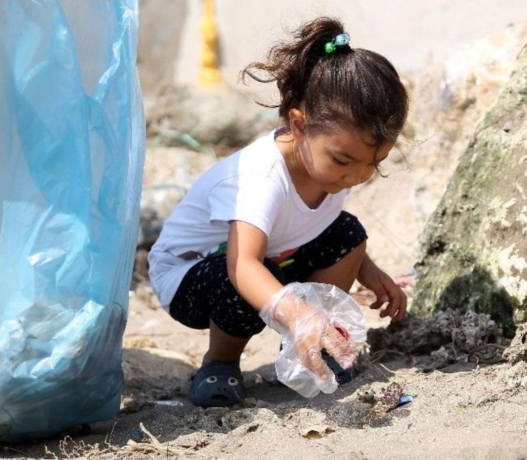 Mersin'de Sahil Ve Deniz Temizliği Yapıldı