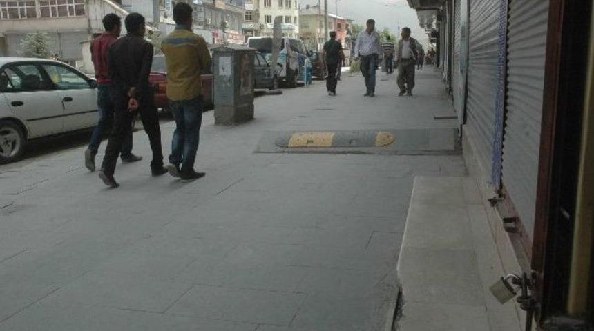 Hakkari&rsquo;de Kepenkler A&ccedil;ılmadı