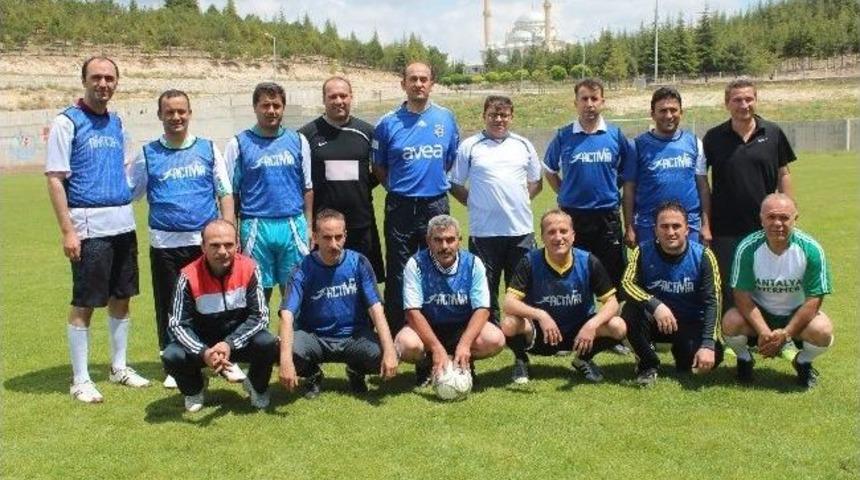 Kamu Dostluk Ma&ccedil;ında Kaymakam Da Forma Giydi