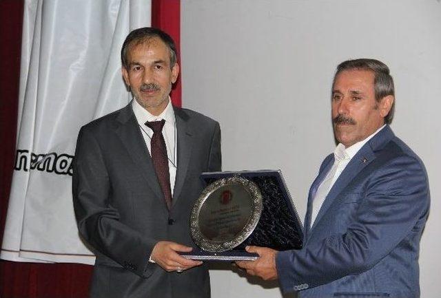 Yılın Başarılı Gazetecileri &Ouml;d&uuml;llerini Aldı 3