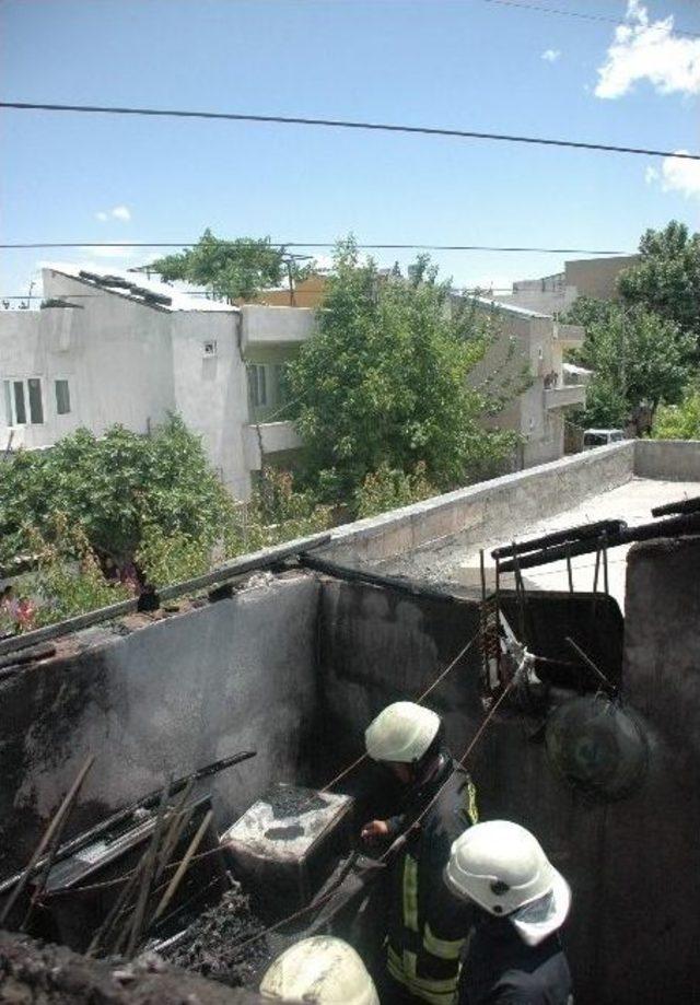 Evde Çıkan Yangında Facianın Eşiğinden Dönüldü 2