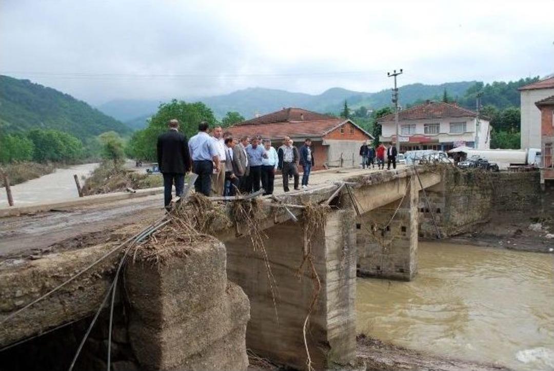 Ereğli Belediyesi Selzedelerin Yaralarını Sarmaya &Ccedil;alışıyor