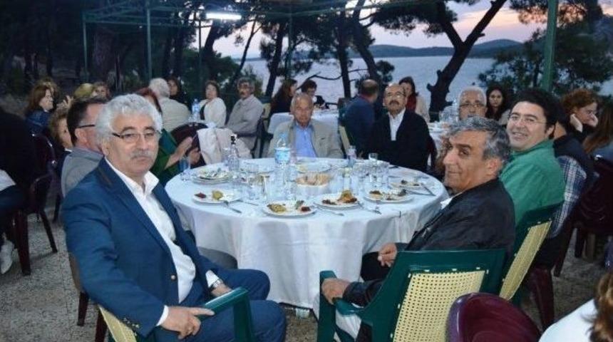 Ayvalık&rsquo;ta Birlik Ve Beraberlik Yemeği