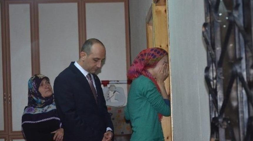 Bakan İslam Sel Felaketinde Kaybolan Gencin Ailesini Ziyaret Etti