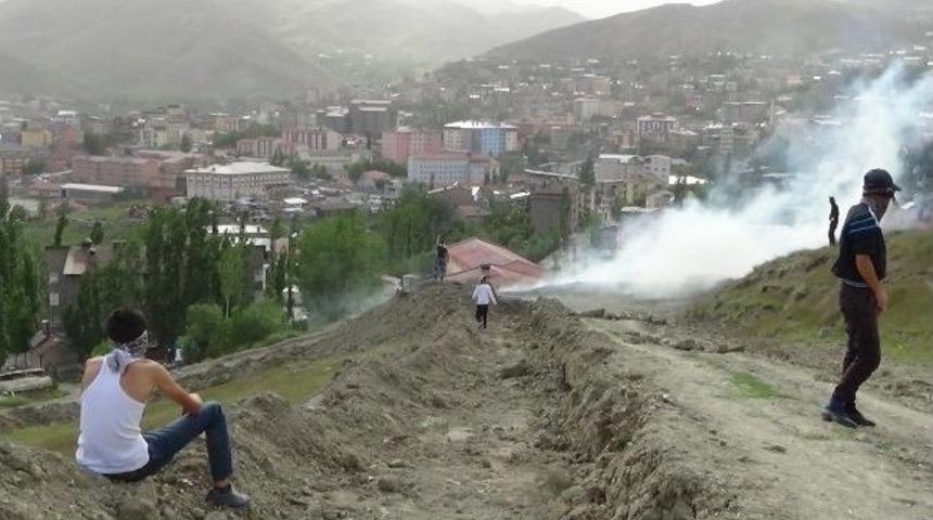 Hakkari'de Polis-g&ouml;sterici Kovalamacası