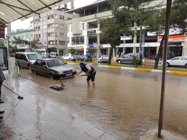 Acıpayam'da Şiddetli Yağmur