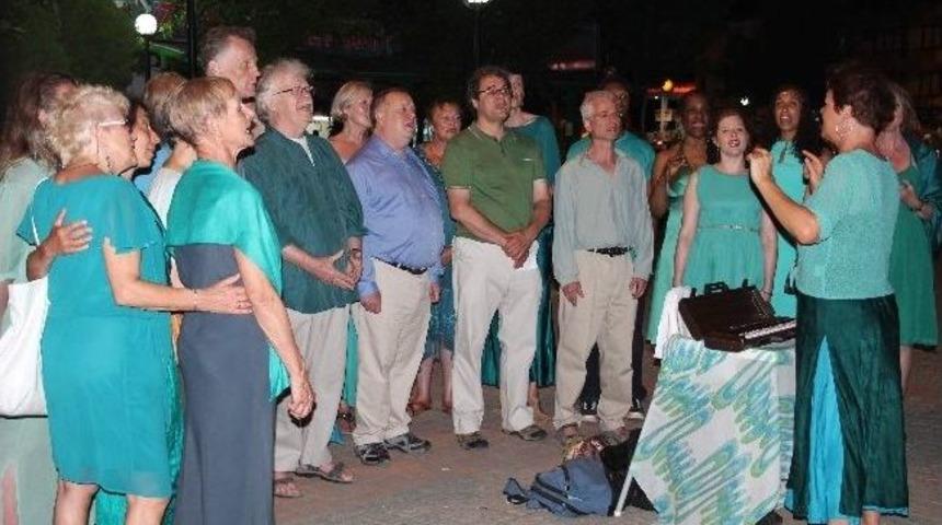 Dalyan&rsquo;da Turistlerin Şaşırtan Korosu