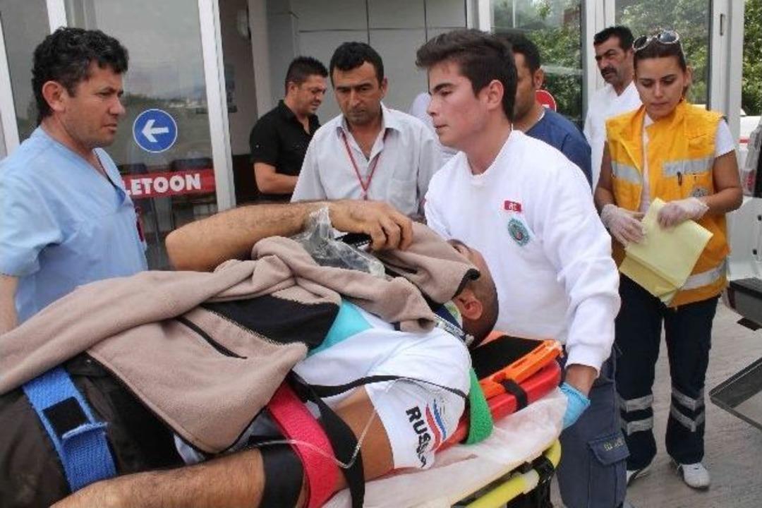 Paraş&uuml;t&ccedil;&uuml; Ve Yolcusu Kayalıklarda Asılı Kaldı