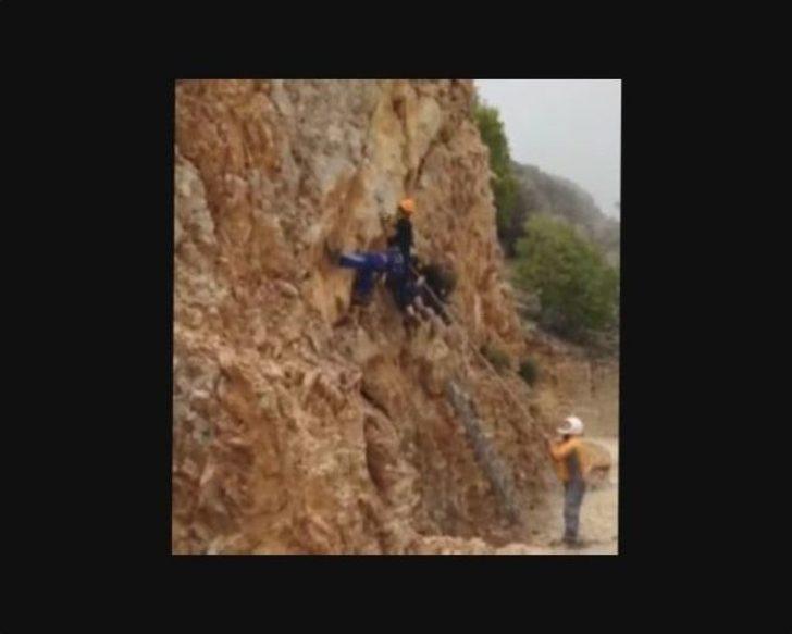 Paraşütçü Ve Yolcusu Kayalıklarda Asılı Kaldı G3