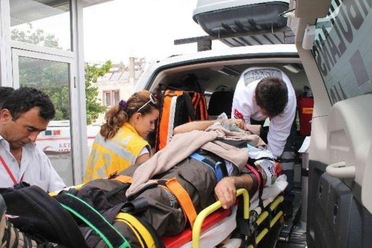 Paraşütçü Ve Yolcusu Kayalıklarda Asılı Kaldı G1