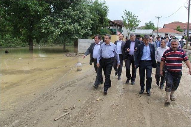 Vali Su Aşırı Yağışlardan Etkilenen İlçelerde İncelemelerde Bulundu