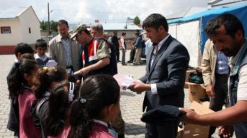 Pasinler Jandarma'dan 175. Yılda 175 Aileye Ve &Ouml;ğrenciye Hediye