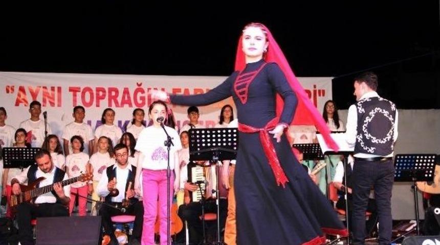 Ladik &Ccedil;ocuk Korosu Suşehri&rsquo;nde Konser Verdi