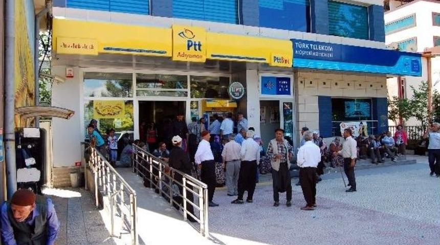 Ptt&rsquo;de Para Olmayınca Yaşlılar Ve Kadınlar Bekledi