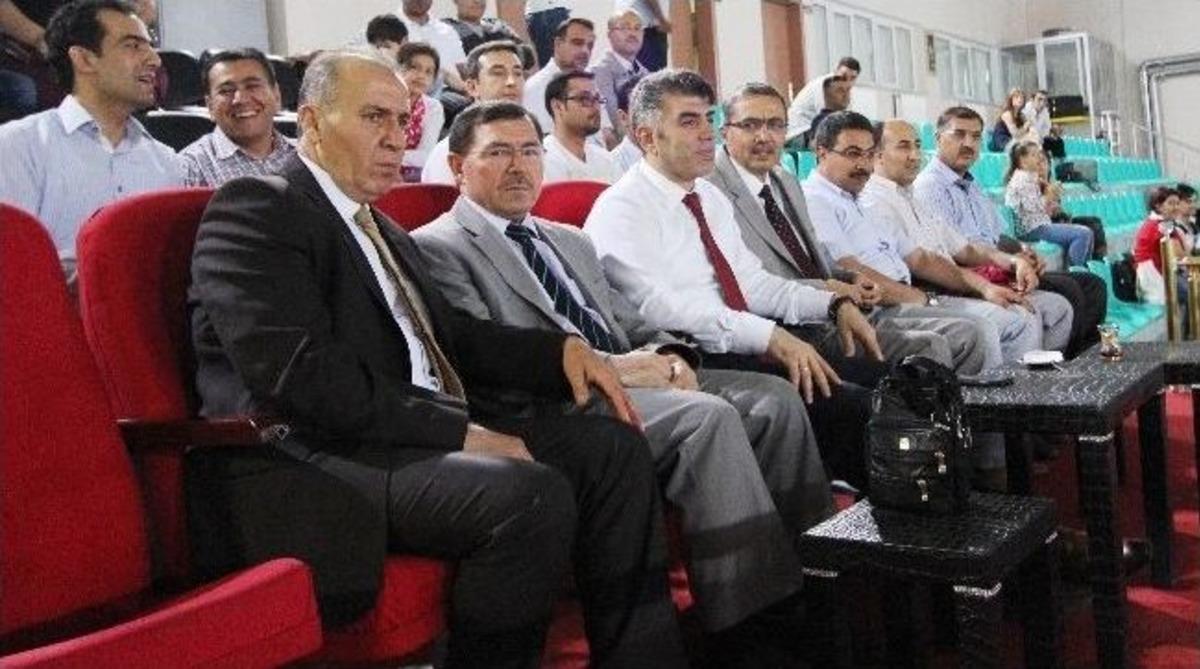 Kurumlararası Voleybol Turnuvasında &Uuml;niversite 1. Oldu