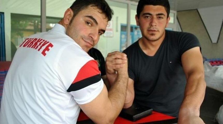 D&uuml;nya Şampiyonluğu İ&ccedil;in Başbakan'dan İş İstiyor