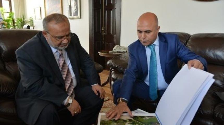 Şevki Yılmaz'dan Yakutiye'ye &Ouml;vg&uuml;