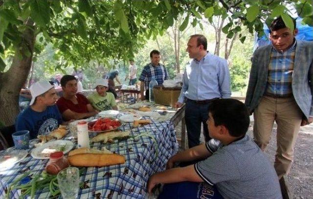 Erzurum Halkı Büyükşehir`in Tortum Şelalesi Pikniğinde Buluştu