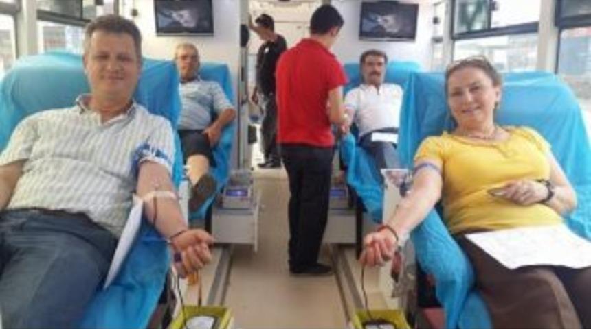 Ak Parti &Ccedil;iğli Teşkilatı Kan Bağışında Bulundu