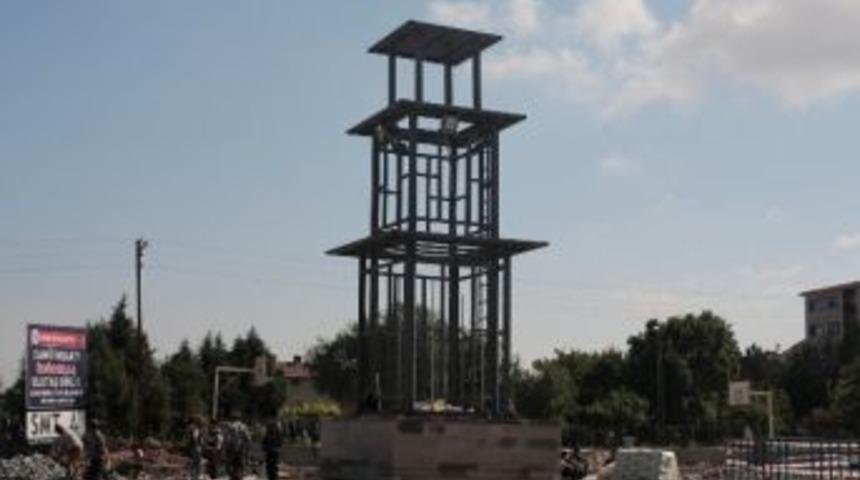 Hastane Meydanına Saat Kulesi Yapılıyor