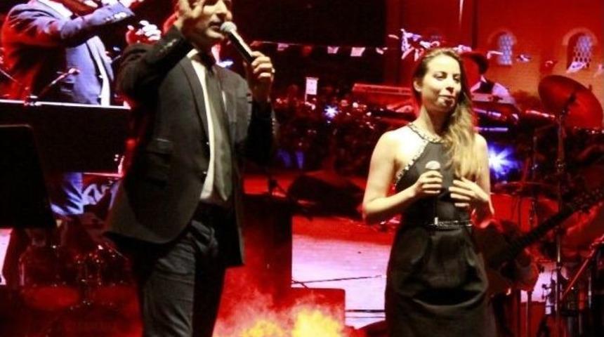 Rafet El Roman Ve Ezo, Bandırmalıları Coşturdu