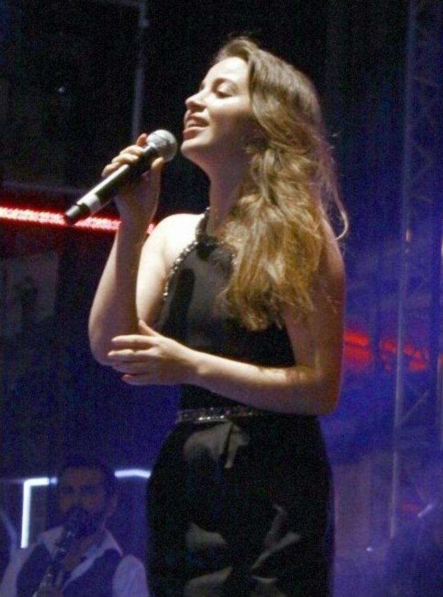 Rafet El Roman Ve Ezo, Bandırmalıları Coşturdu 2