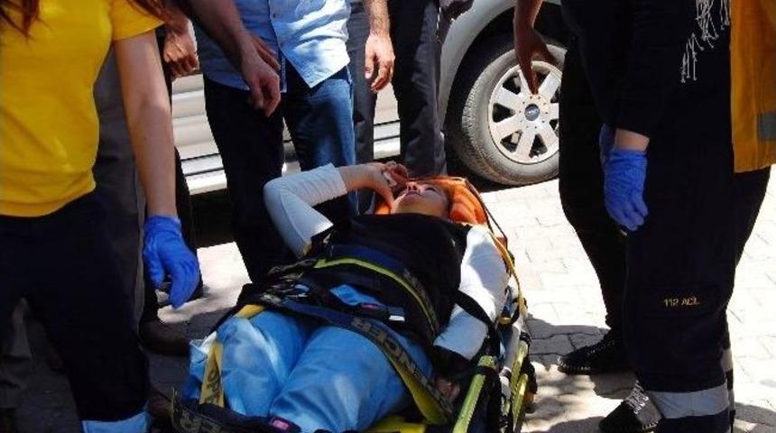 Otomobilin &Ccedil;arptığı Yaya Yaralandı