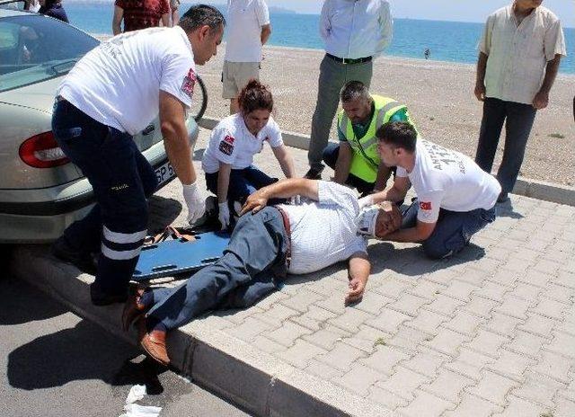 Kaldırıma &Ccedil;ıkan Ara&ccedil; Yayaya &Ccedil;arptı 2