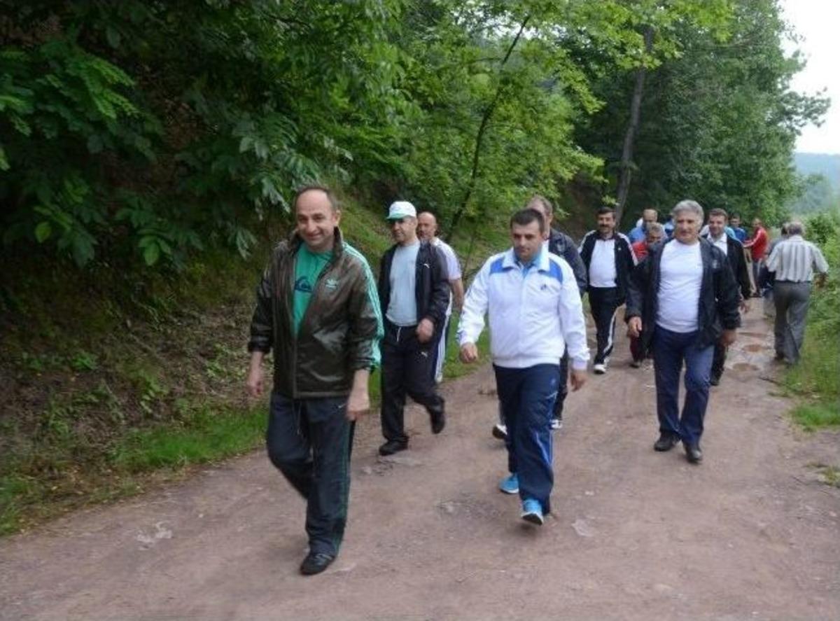 Başkanlar Eşme Sahilinde Y&uuml;r&uuml;d&uuml;ler