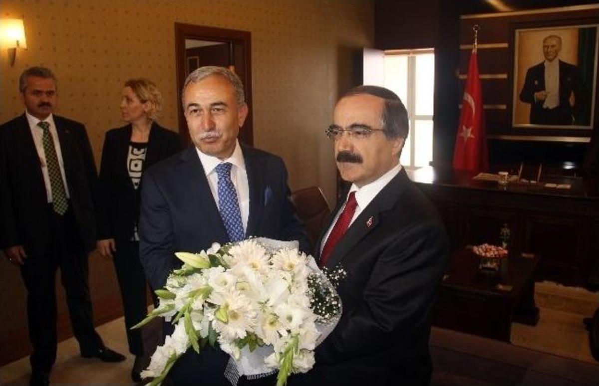 Vali H&uuml;seyin Avni Coş G&ouml;revine Başladı